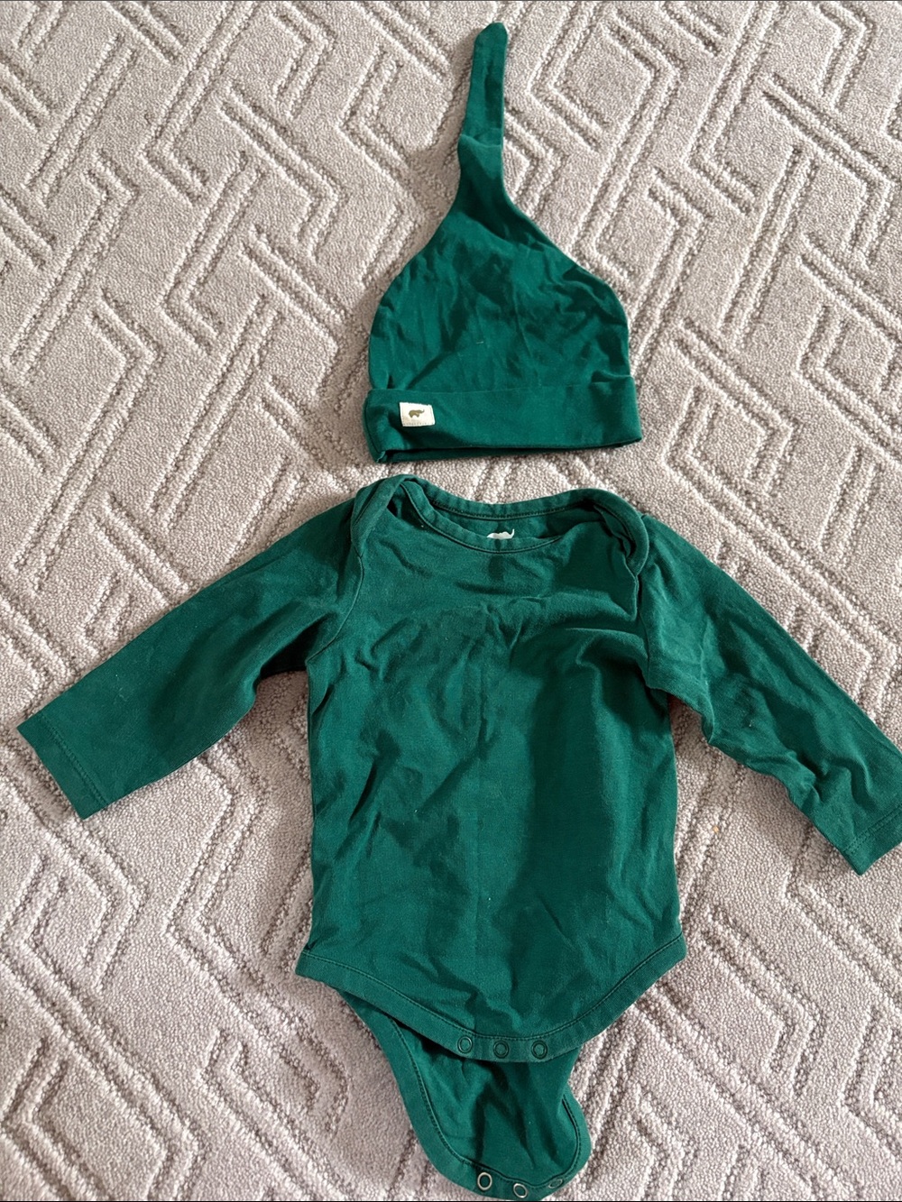 Long-Sleeve Emerald Green Baby One-Piece with Matching Knot Hat